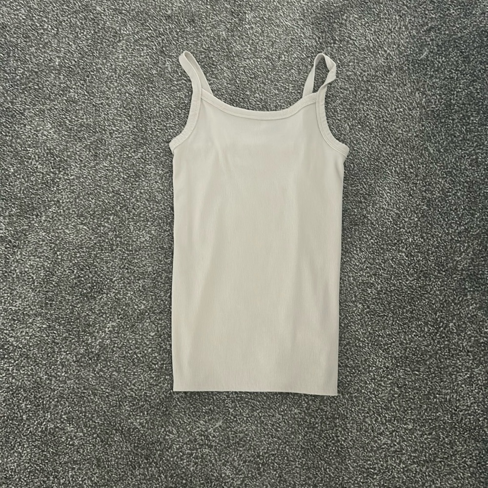 Sleeveless crème summer tank top